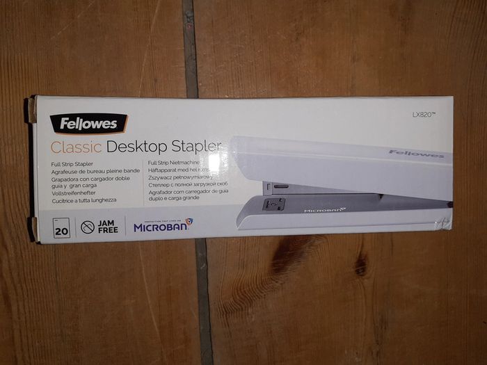 Neuve agrafeuse blanche fellowes
