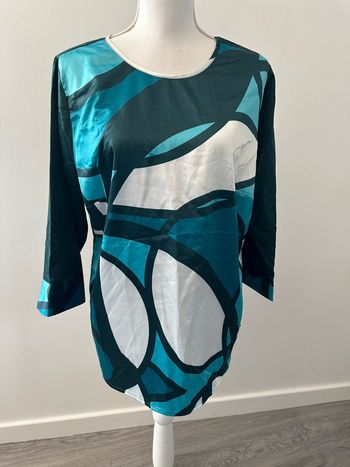 Blouse satinée bleue et blanche T46 3XL