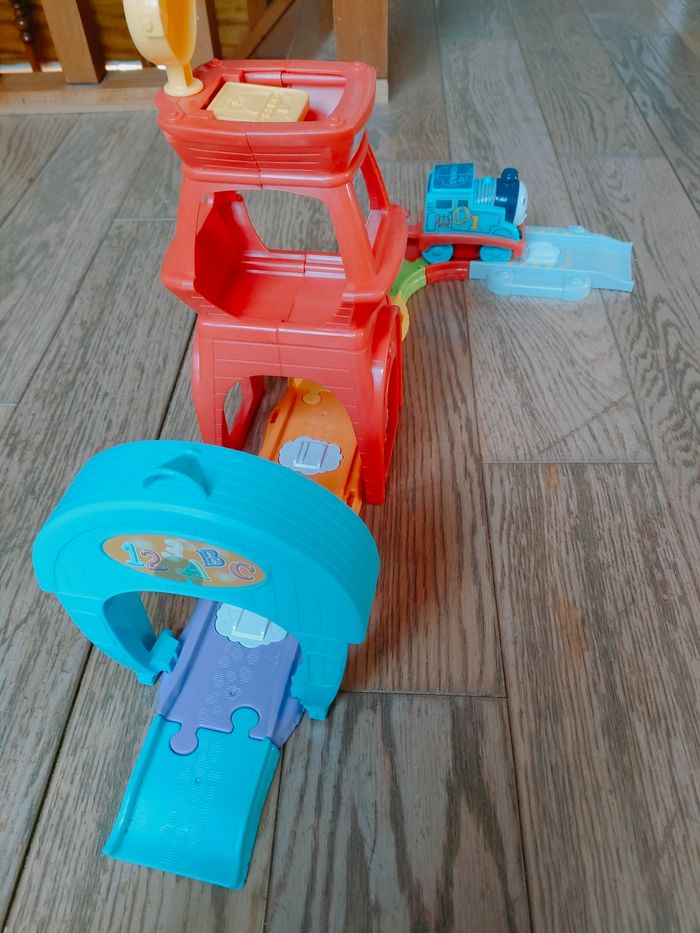 Mon 1er circuit train thomas and Friends - photo numéro 2