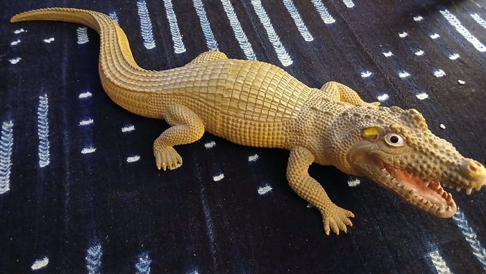 Crocodile géant en plastique - photo numéro 5