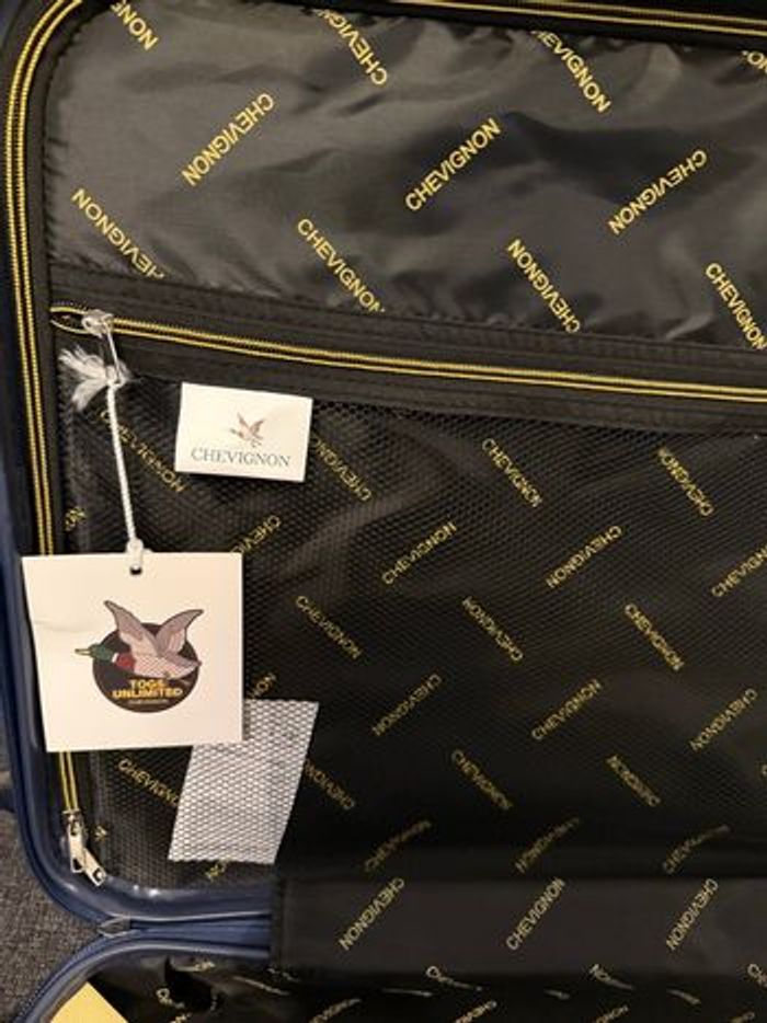 Valise rigide chevignon Neuve - photo numéro 10