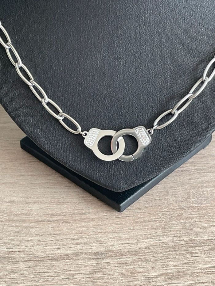 Collier menottes scintillantes de strass en acier inoxydable argenté et hypoallergénique - photo numéro 2