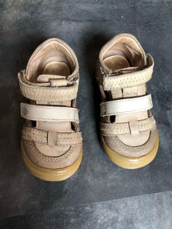 Chaussures tout en cuir beige 23 Noel