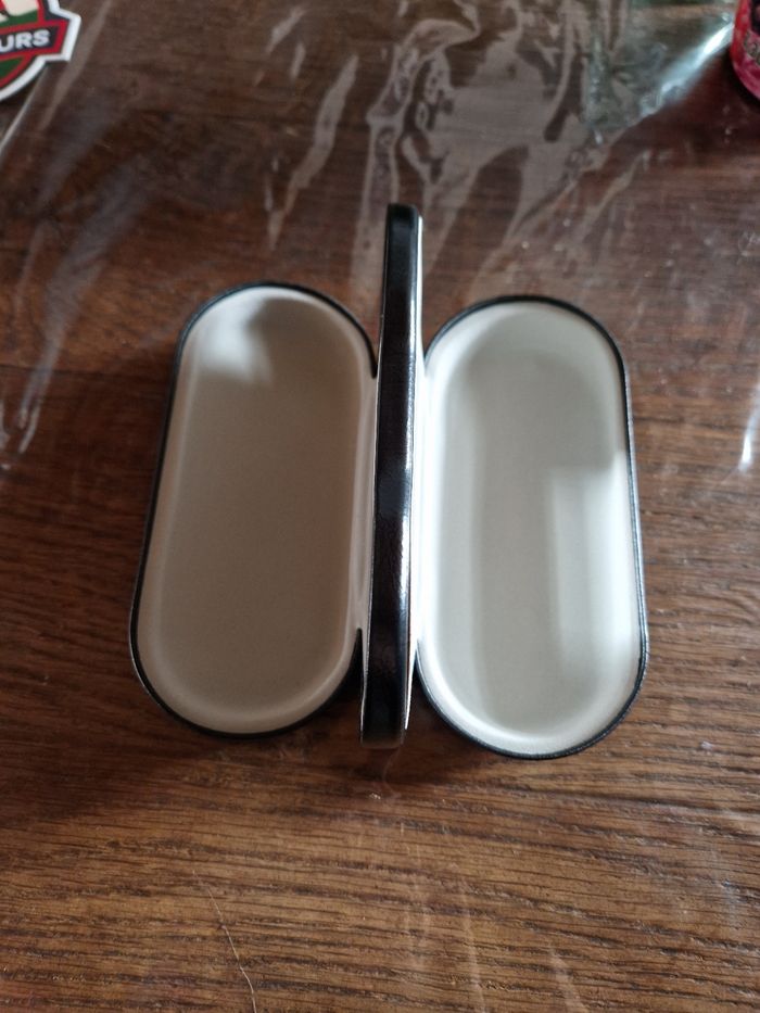 Boite à lunettes double