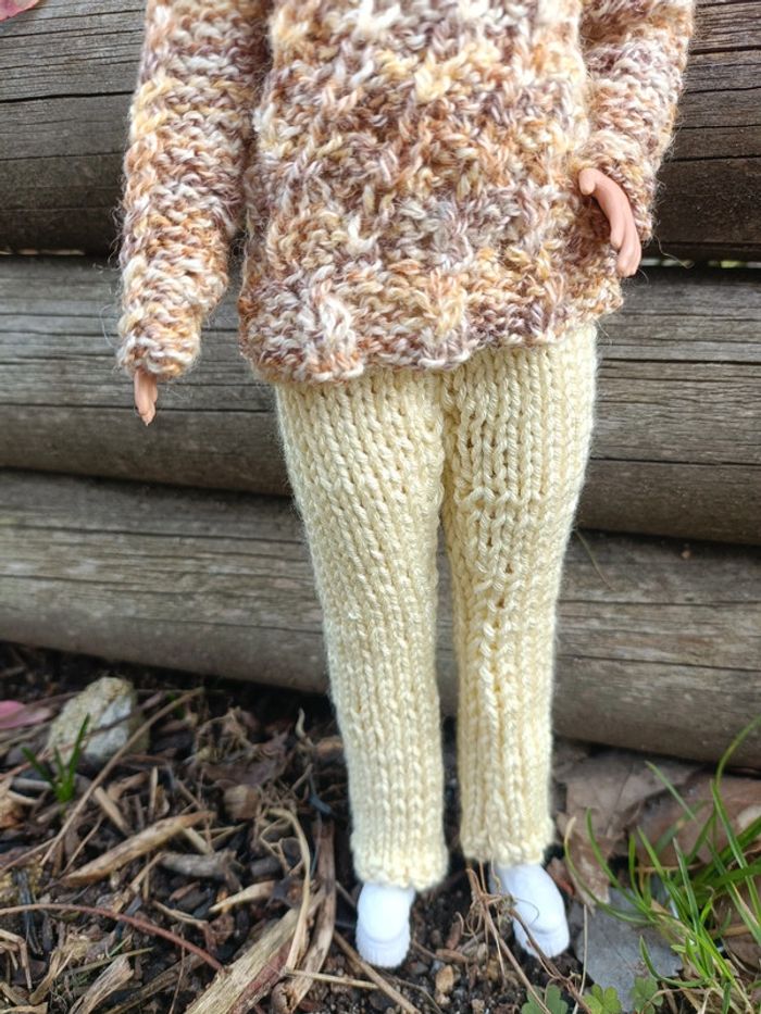 Pull et pantalon beige pour barbie - photo numéro 3