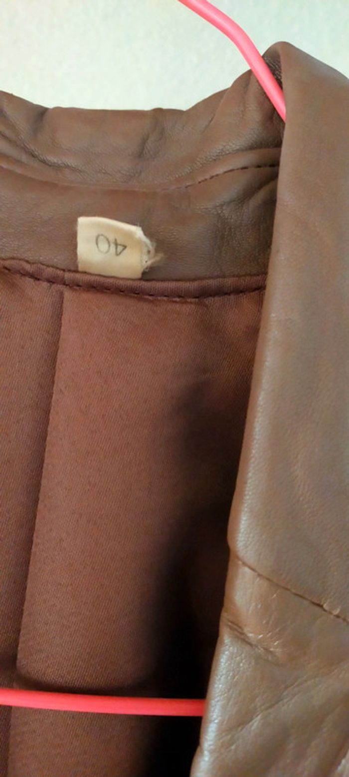 Blouson femme en cuir véritable . Taille 40 - photo numéro 3