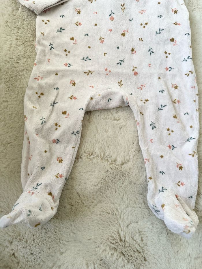Pyjama Kiabi 12 mois fleuris velours - photo numéro 4