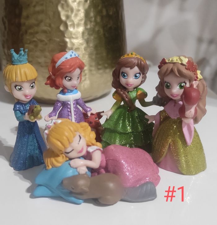 Lot de 5 PRINCESSES magiki au choix bien lire l'annonce