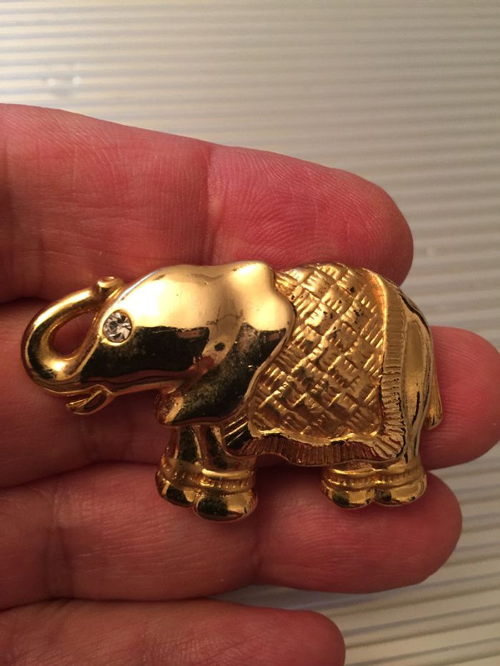 broche. elephant