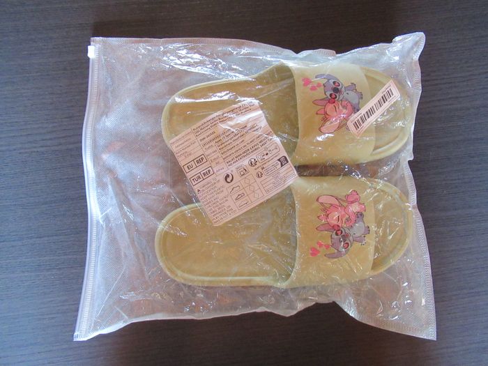 Claquettes Stitch & Angel 40 neuves - photo numéro 4