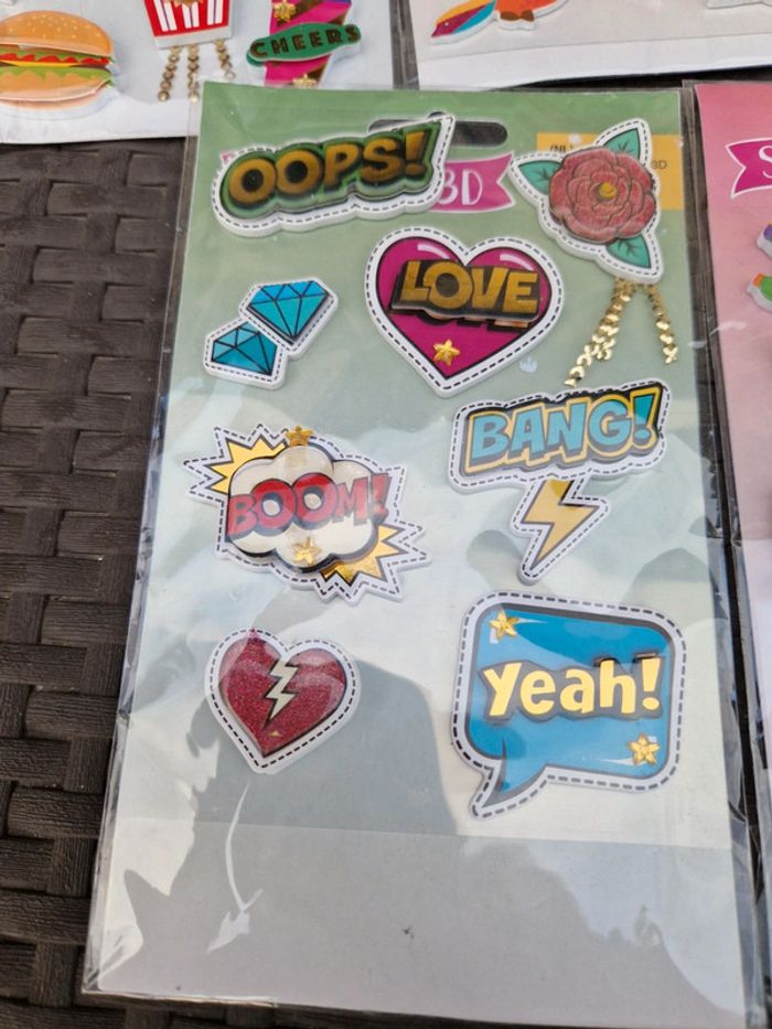 Lot de 5 paquets de stickers neufs en reliefs - photo numéro 3