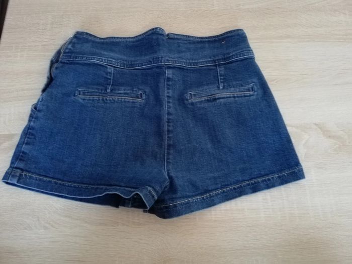 Short en jean taille 38 - photo numéro 2