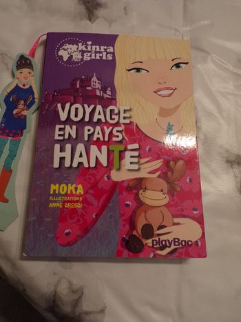 Livre Voyage en pays Hanté Kinra girls