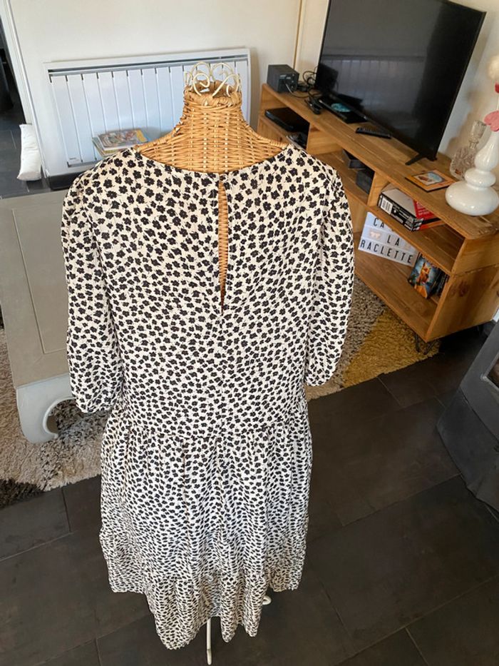 Robe longue liberty blanche avec motifs fleurs noires taille S / M - photo numéro 8