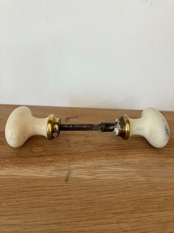 Anciennes poignées de porte beige