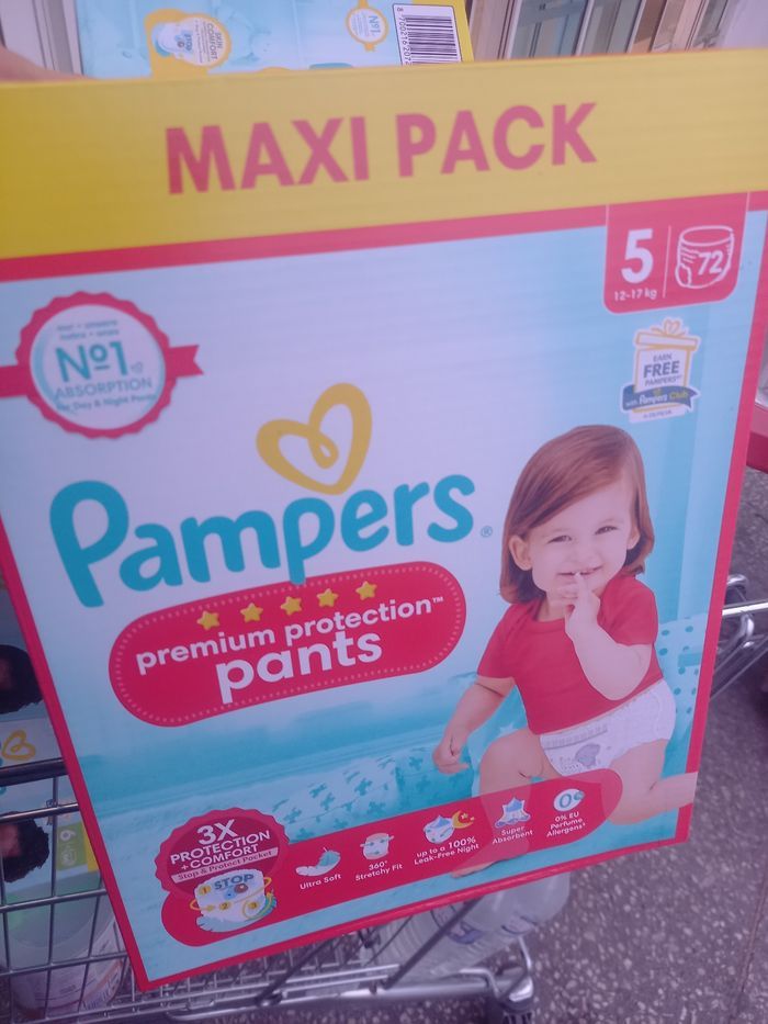 Un pack de 72 couches de taille 5 Pampers
