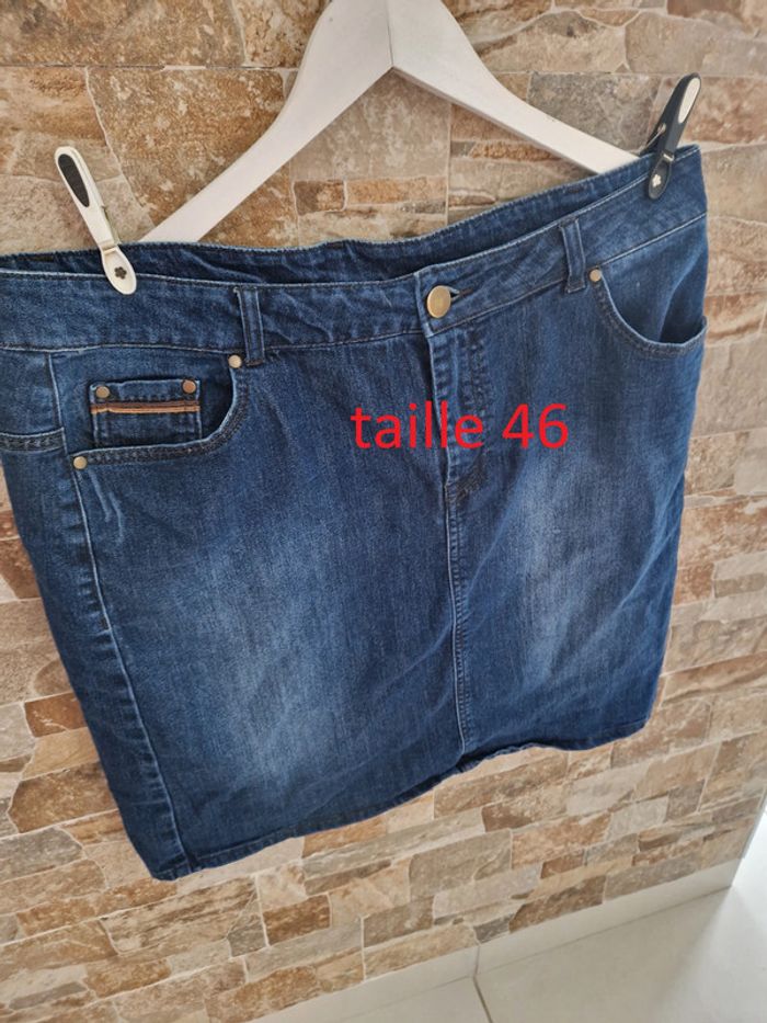 1 jupe jean taille 46 marque KIABI