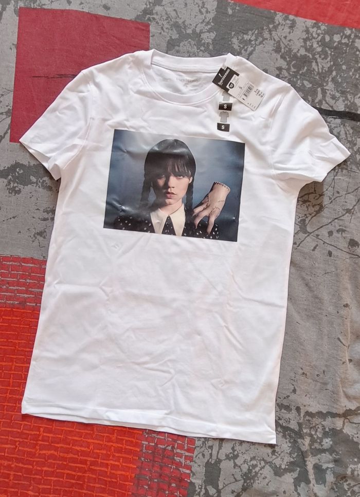 Tee-shirt S Customisée Wednesday Mercredi Adam - photo numéro 10