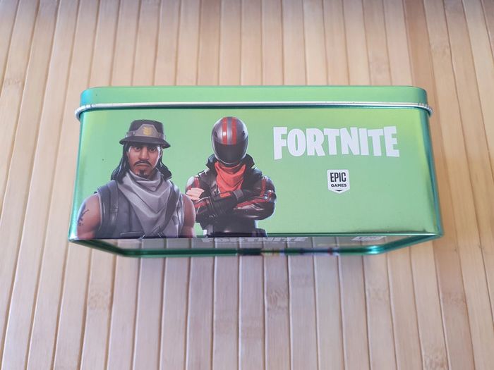 Boîte métal Panini "Fortnite" - photo numéro 2