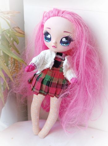 Na Na! surprise poupée doll cheveux hair rose pink fushia Flamant rose robe carreau écossaise