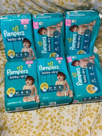 Lot de six pack de couche Pampers taille 4 normal