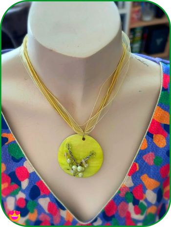 🌷collier vert anis🌷