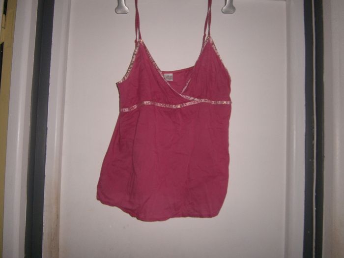 Lots, de petit haut, un rouge, et un fuchsia - photo numéro 5