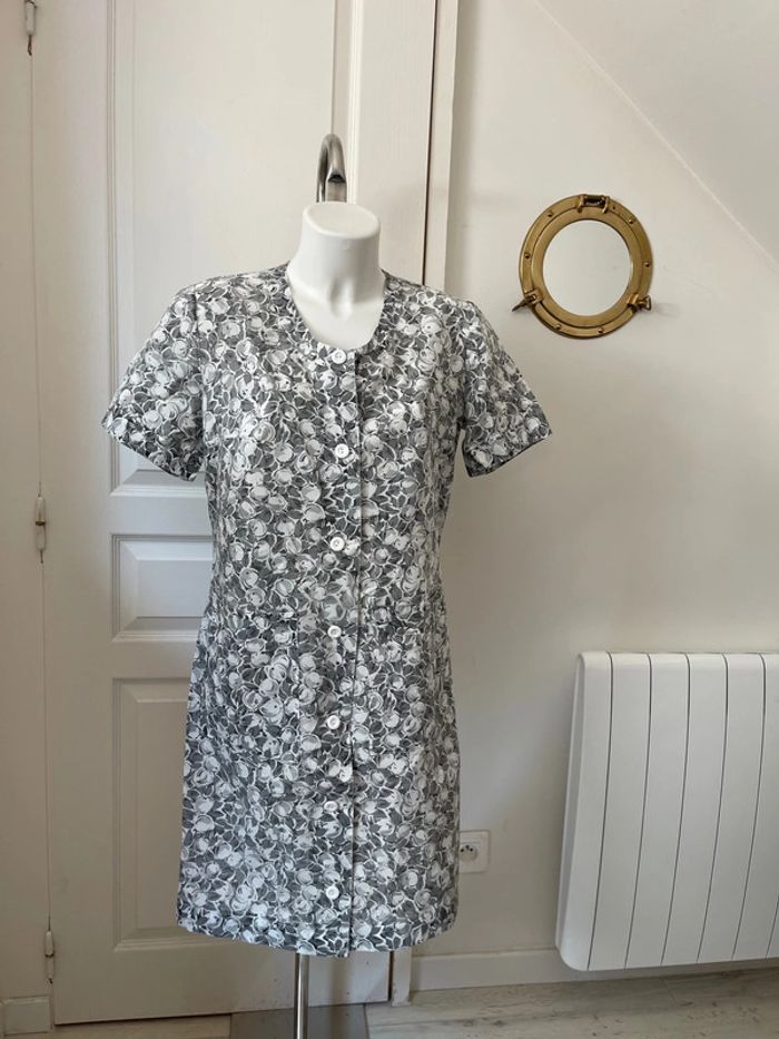 Robe blanche et grise - photo numéro 2