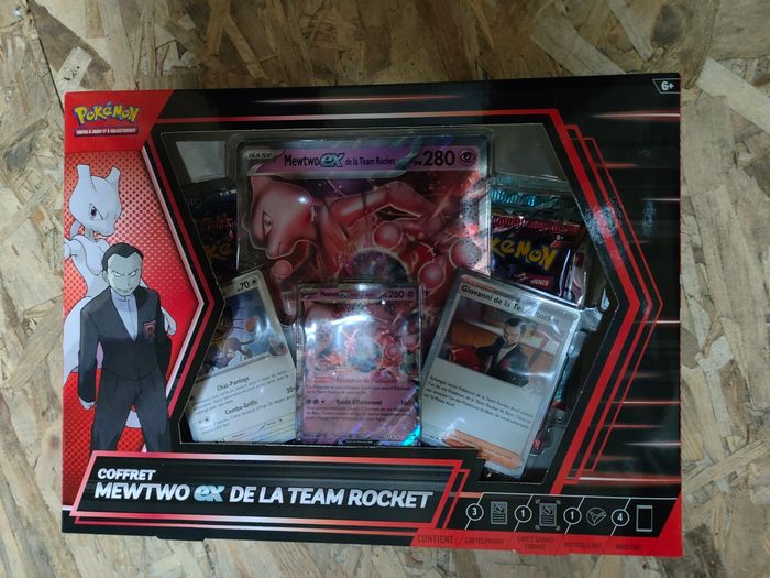 Coffret Mewtwo ex de la Team Rocket EV10