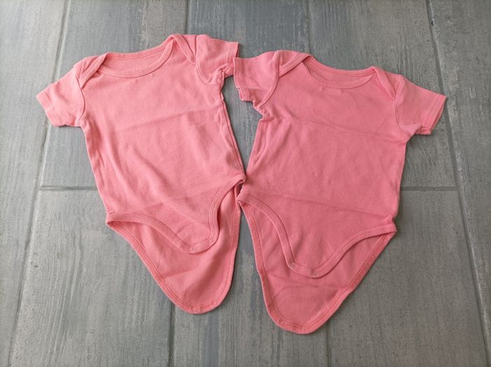 Lot n°224 Lot de 5x Bodies manches courtes Kiabi 12 mois - photo numéro 4