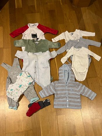 Lot vêtements bébé 1 mois