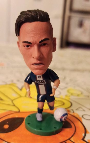Petite figurine foot neuve Neymar PSG