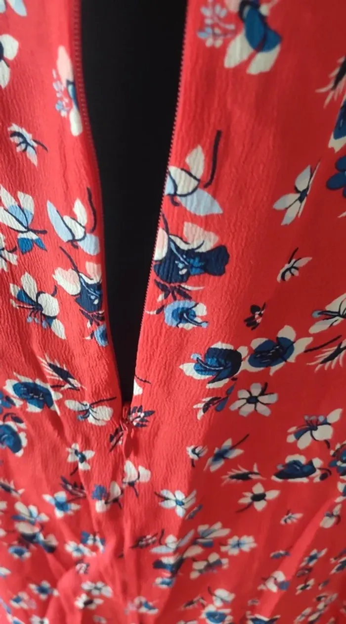 Petite robe rouge fleurie bleue Kookaï - photo numéro 11