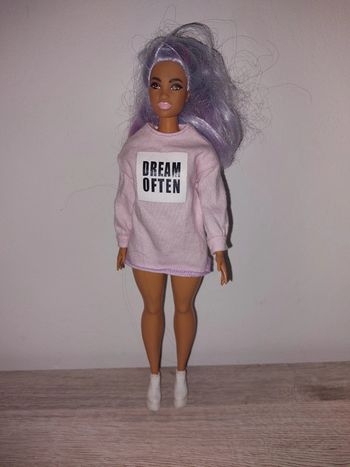 Barbie cheveux violet