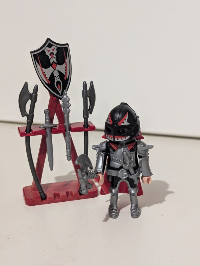 Chevalier playmobil avec support armes