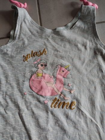 Tee-shirt de nuit très bon état taille 5 ans
