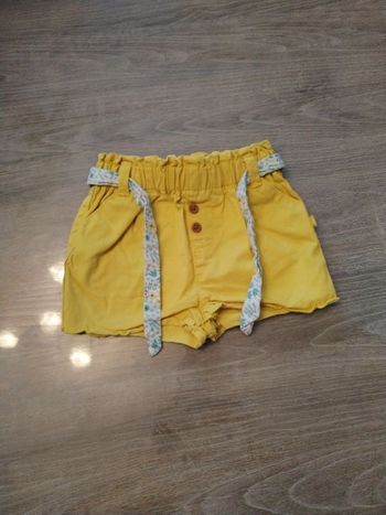 Short jaune
