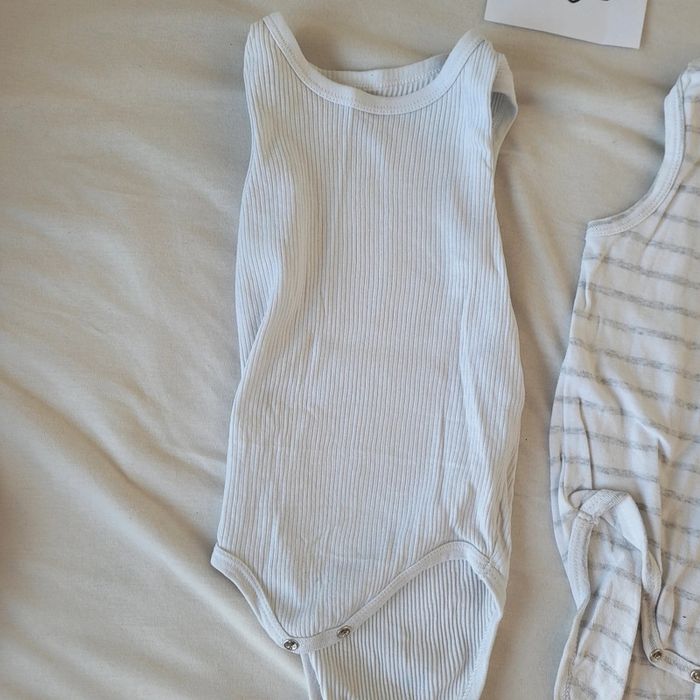 2 body sans manches kiabi 24 mois - photo numéro 2