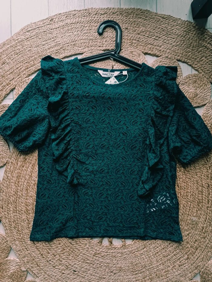 Blouse haut vert bouteille coton dentelle et volants Taille S Naf Naf Neuf avec étiquette - photo numéro 2