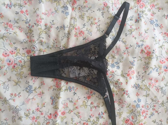 String neuf taille S M L noir - photo numéro 3