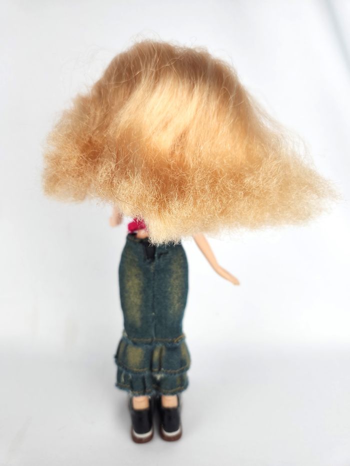 Poupée Bratz Vintage - Haut Chat Noir - Jupe Jean Longue - Bottes Lacées - photo numéro 4