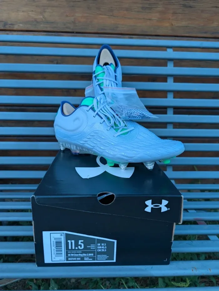 Chaussures crampons de foot taille 45,5 under armour