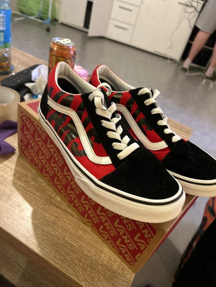 Vans noir et rouge - photo numéro 3