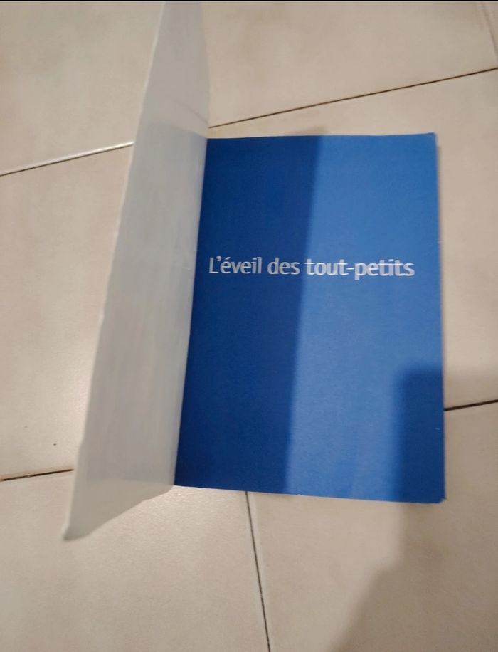 Livre l'éveil des tout petits - photo numéro 2