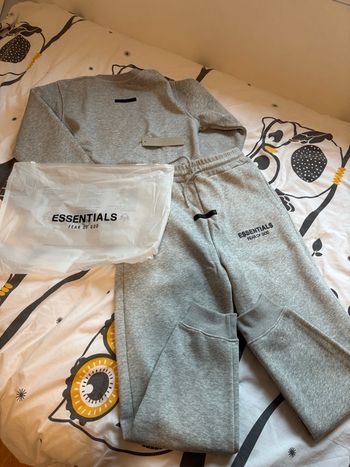 Ensemble essentials gris