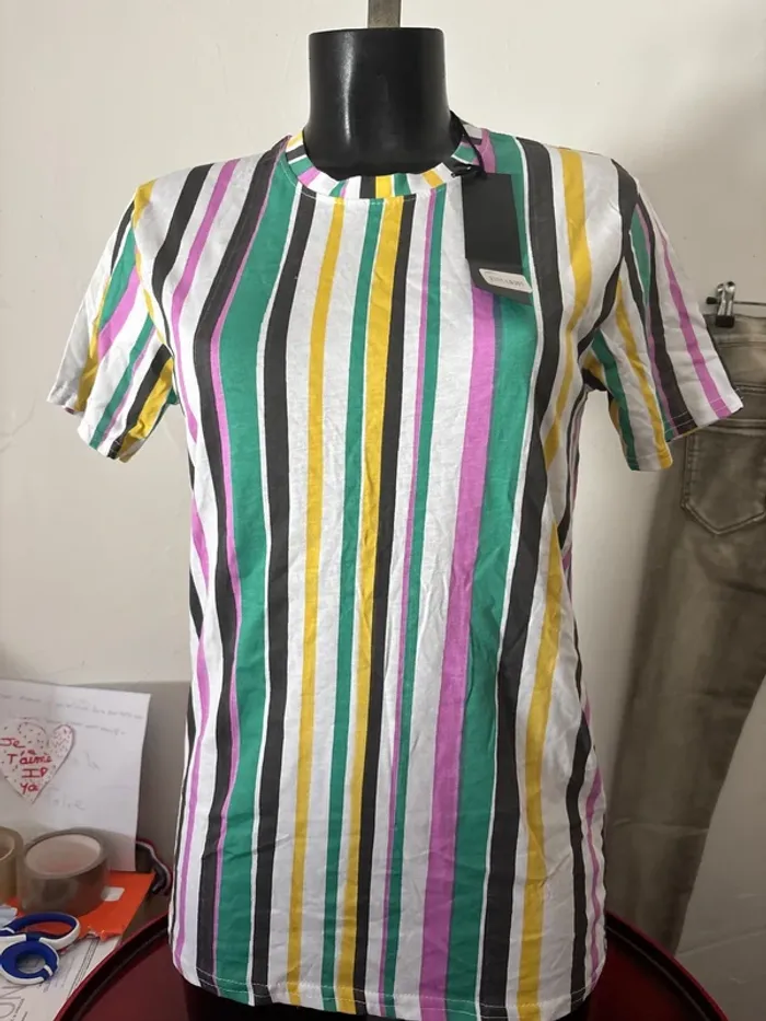 T-shirt, 483