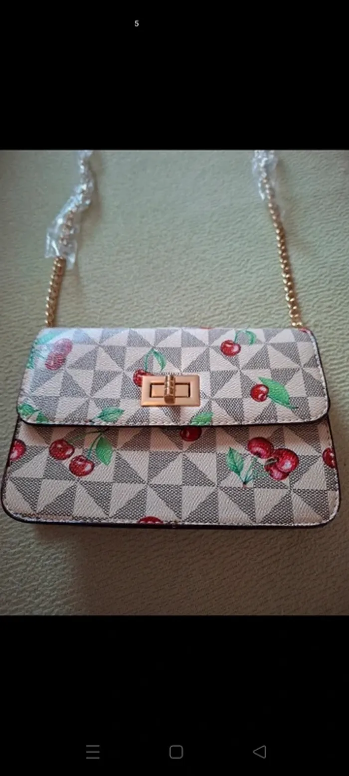 Petit sac cerise 🍒 - photo numéro 3