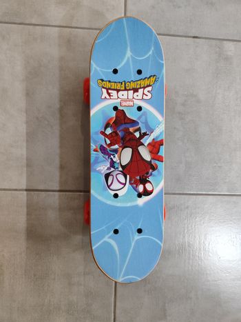 Skateboard spiderman 