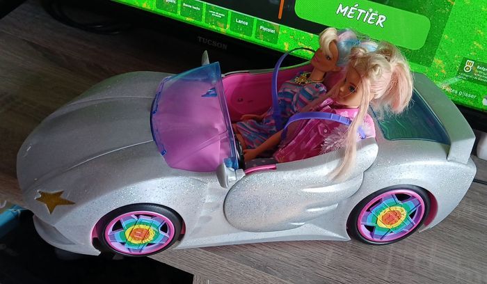 Voiture et barbies extra - photo numéro 2