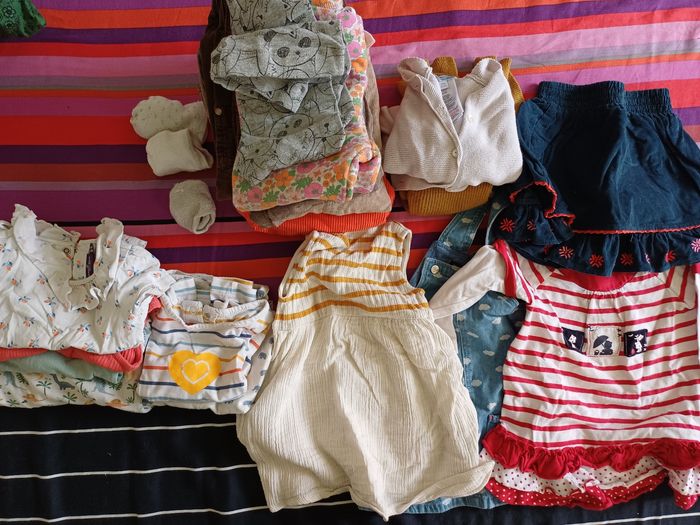 Lot vetements bébé 18m fille - photo numéro 2